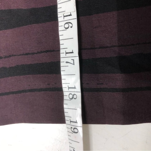 BANANA Republic 100% Silk Burgundy Abstract Printed Mini Skirt, size 2 - Picture 10 of 10